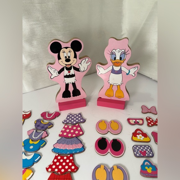 Disney Minnie And Daisy Magnetic Dress Up Wood Dolls Melissa And Doug - Picture 2 of 8